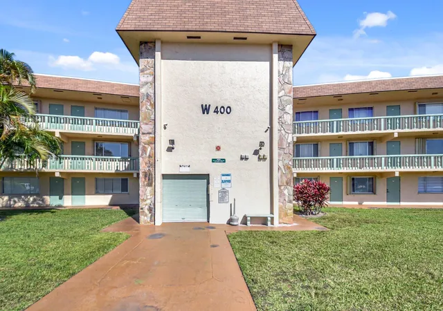 5th image of 400 Village Green Cir W #212, Palm Springs, FL 33461 | MLS# R11073131
