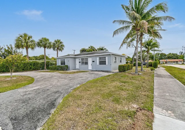1st image of 652 Bayberry Dr, Lake Park, FL 33403 | MLS# R11073515