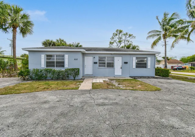 4th image of 652 Bayberry Dr, Lake Park, FL 33403 | MLS# R11073515