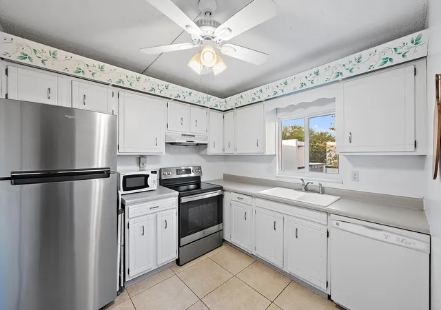Homes for sale in Jensen Beach, FL | 1561 Ne 12Th Ter, Jensen Beach, FL 34957