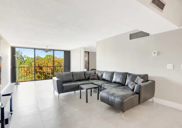 Homes for sale in Boca Raton, FL | 501 Sw 11th Pl #403, Boca Raton, FL 33432 | MLS# F10492481