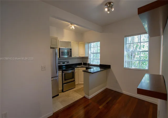 2nd image of 577 Ne 62Nd St, Miami, FL 33138