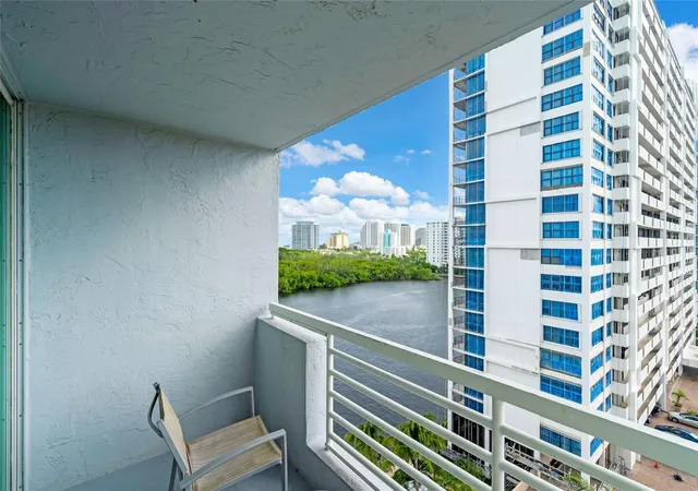 4th image of 2670 E Sunrise Blvd, North Lauderdale, FL 33304