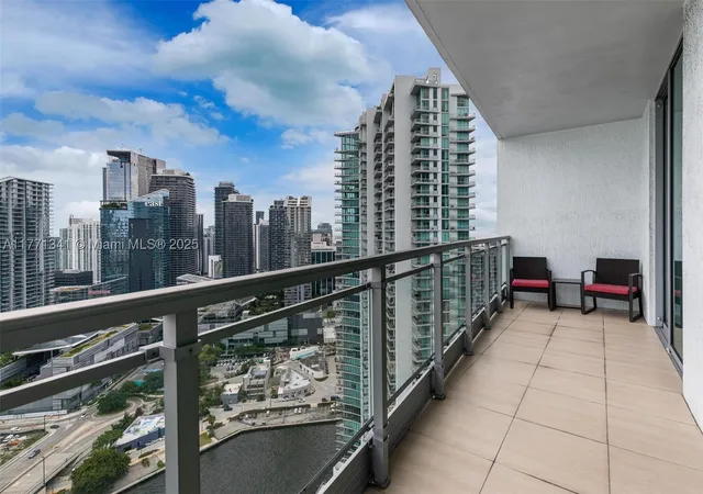 Photo 4 of Condo for sale at 90 Sw 3Rd St #4103, Miami, FL 33130 | MLS# A11771341 | Listing updated on 2026-10-01