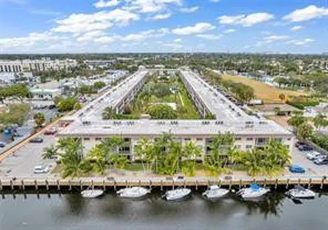 Homes for sale in Lighthouse Point, FL | 4500 N Federal Highway, Lighthouse Point, FL 33064 | Houzeo