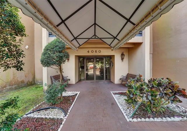 Homes for sale in Hollywood, FL | 4060 N Hills Dr #32, Hollywood, FL 33021 | MLS# F10492244
