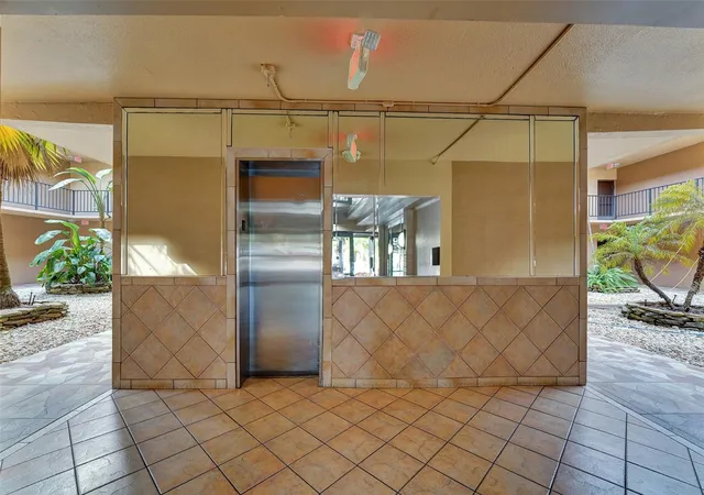 Homes for sale in Hollywood, FL | 4060 N Hills Dr #32, Hollywood, FL 33021 | MLS# F10492244