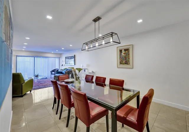 4th image of 4060 N Hls Dr, Hollywood, FL 33021