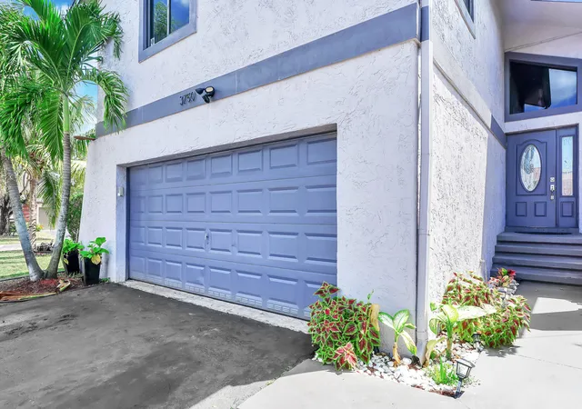 3rd image of 3750 Nw 73Rd Wy, Coral Springs, FL 33065 | MLS# R11078128