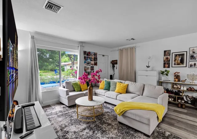 1st image of 315 S 57th Ave, Hollywood, FL 33023 | MLS# F10496149