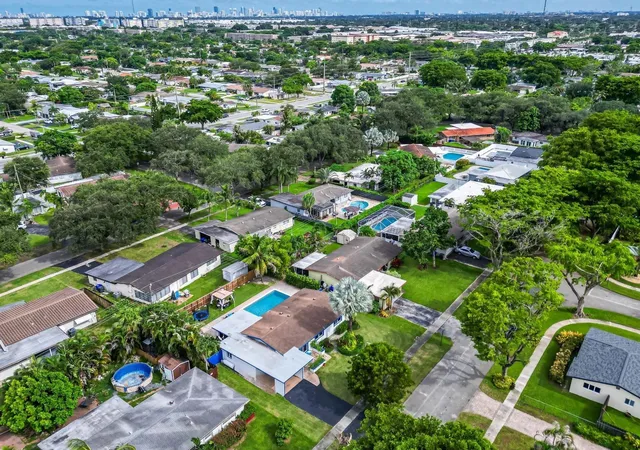 2nd image of 315 S 57th Ave, Hollywood, FL 33023 | MLS# F10496149