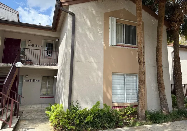 Listing Photo 2 - Condo for sale in building located at 9121 Sw 138Th Pl, Miami, FL 33186 - Unit #9121