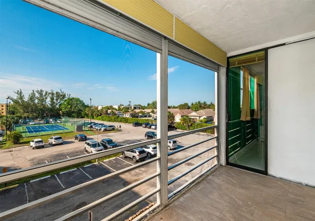 Homes for sale in Lauderdale Lakes, FL | 2861 Somerset Dr #317, Lauderdale Lakes, FL 33311 | MLS# F10497743
