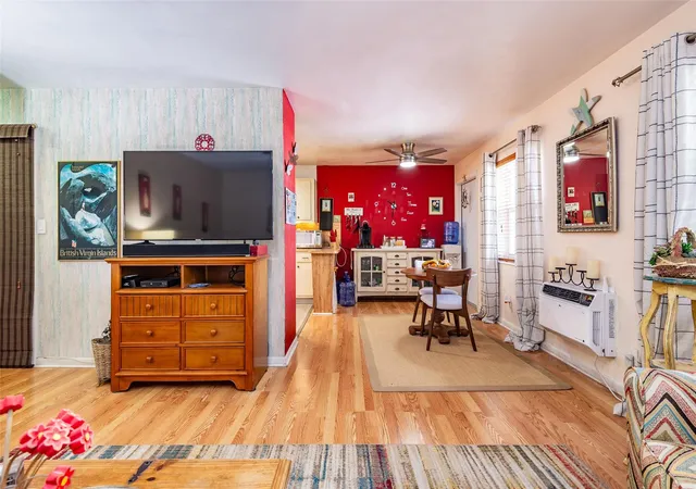 2nd image of 810 Lake Shore Dr #25, West Palm Beach, FL 33403 | MLS# F10498247