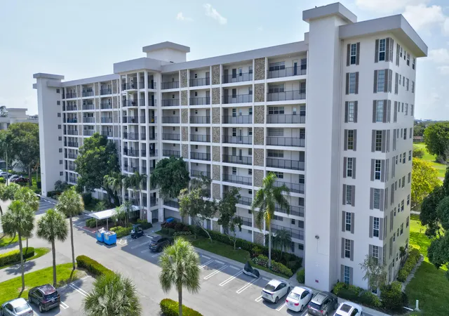 2nd image of 3050 N Palm Aire Dr #505, Pompano Beach, FL 33069 | MLS# R11082136