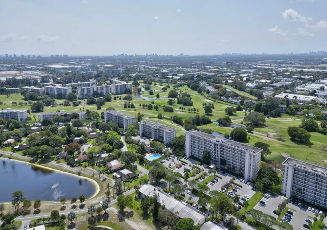 3rd image of 3050 N Palm Aire Dr, Pompano Beach, FL 33069