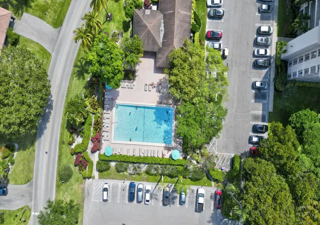 5th image of 3050 N Palm Aire Dr, Pompano Beach, FL 33069