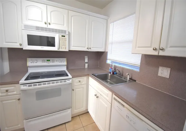 Homes for sale in Sunrise, FL | 3051 Sunrise Lakes Dr #311, Sunrise, FL 33322 | MLS# F10498846