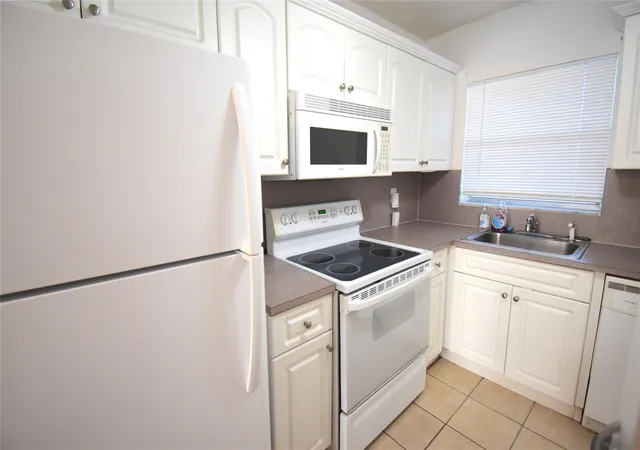Homes for sale in Sunrise, FL | 3051 Sunrise Lakes Dr #311, Sunrise, FL 33322 | MLS# F10498846