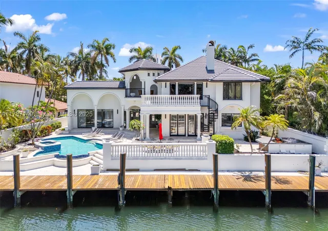 Photo 1 of Mansion for sale at 2561 Lucille Dr, Fort Lauderdale, FL 33316 | MLS# A11787149 | Listing updated on 2026-09-29