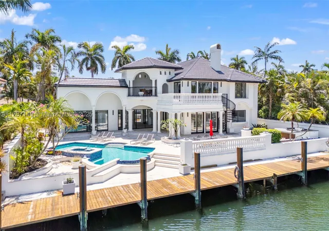 Photo 2 of Mansion for sale at 2561 Lucille Dr, Fort Lauderdale, FL 33316 | MLS# A11787149 | Listing updated on 2026-09-29
