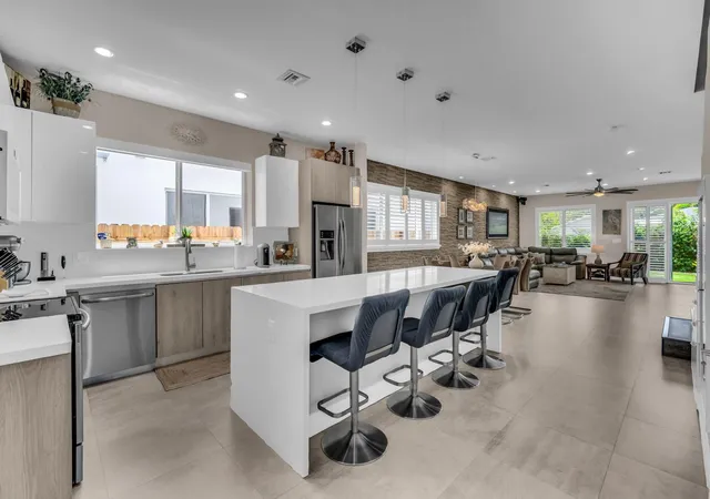 1st image of 807 Sw 7th Ave, Fort Lauderdale, FL 33315 | MLS# F10498841
