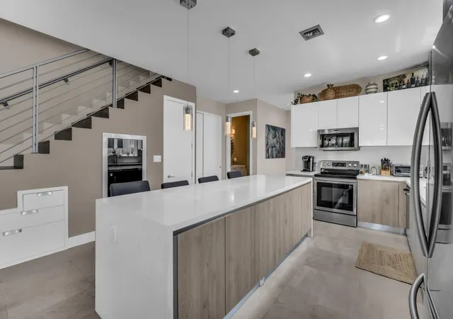 4th image of 807 Sw 7Th Ave, Fort Lauderdale, FL 33315 | MLS# F10498841