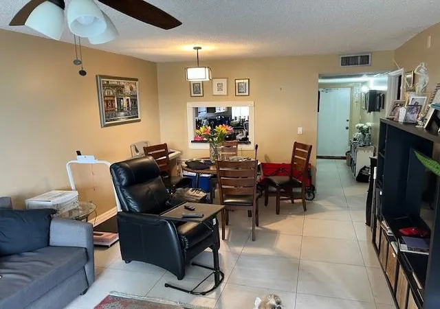 4th image of 9330 Lagoon Pl #406, Davie, FL 33324 | MLS# F10499709