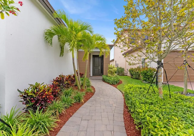 4th image of 16390 Sea Turtle Pl, Loxahatchee, FL 33470 | MLS# R11084272