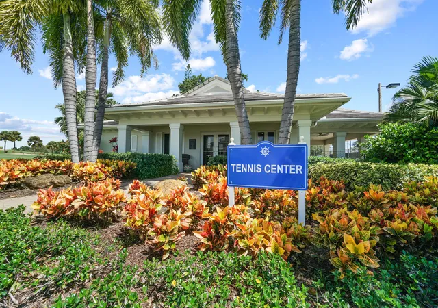 Homes for sale in North Palm Beach, FL | 108 Lakeshore Drive, North Palm Beach, FL 33408 | Houzeo