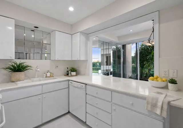 Homes for sale in North Palm Beach, FL | 108 Lakeshore Dr #140, North Palm Beach, FL 33408 | MLS# R11086536