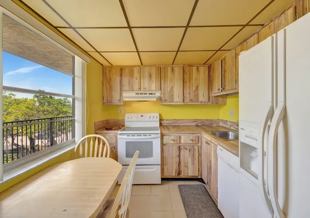 3rd image of 3301 Nw 47Th Ter, Lauderdale Lakes, FL 33319