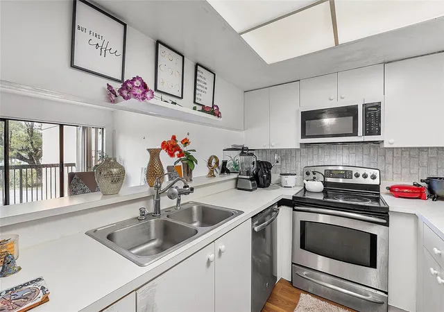 Homes for sale in Fort Lauderdale, FL | 701 Nw 19th St #202, Fort Lauderdale, FL 33311 | MLS# F10501722