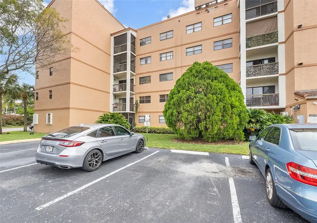 Homes for sale in Fort Lauderdale, FL | 701 Nw 19th Street, Fort Lauderdale, FL 33311 | Houzeo