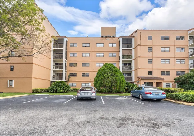 Homes for sale in Fort Lauderdale, FL | 701 Nw 19th St #202, Fort Lauderdale, FL 33311 | MLS# F10501722