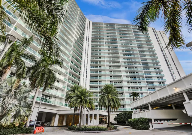 2nd image of 100 Bayview Dr #1125, Sunny Isles Beach, FL 33160 | MLS# R11088781