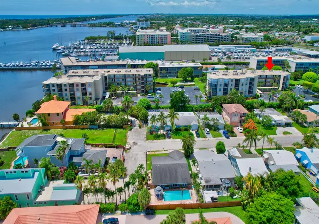 image of 890 N Federal Hwy, Lantana, FL 33462