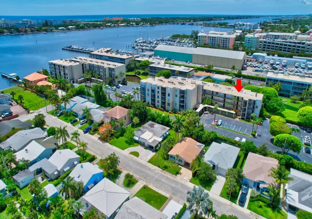 2nd image of 890 N Federal Hwy, Lantana, FL 33462