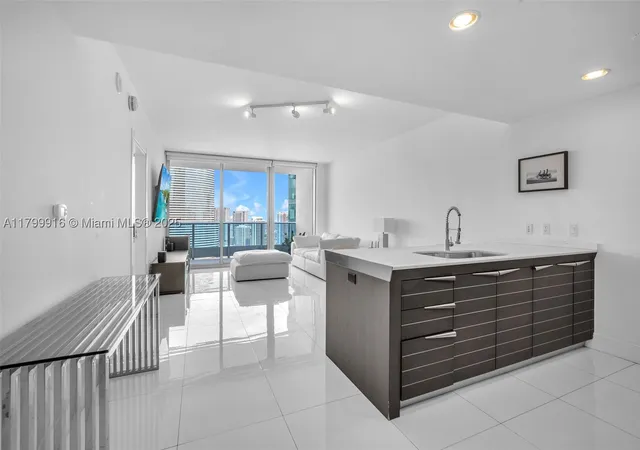 3rd image of 200 Biscayne Boulevard Way #4012, Miami, FL 33131 | MLS# A11799916