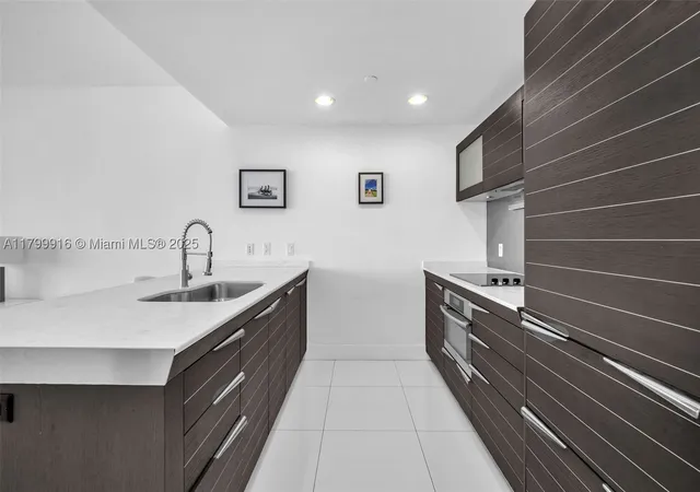 4th image of 200 Biscayne Boulevard Way #4012, Miami, FL 33131 | MLS# A11799916