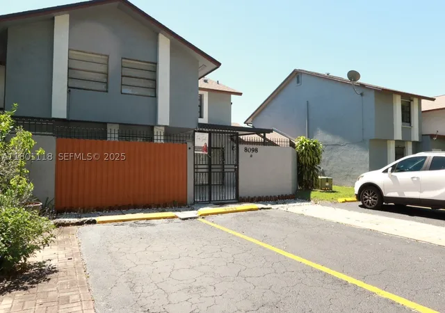 Listing Photo 2 - Condo for sale in building located at 8098 NW 99th Ter, Hialeah Gardens, FL 33016
