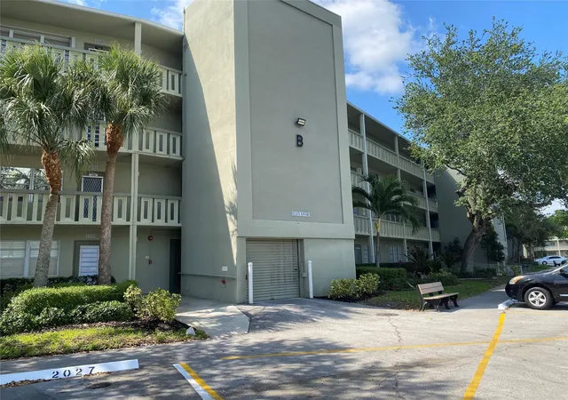 Homes for sale in Deerfield Beach, FL | 2025 Berkshire B #2025, Deerfield Beach, FL 33442 | MLS# F10505168