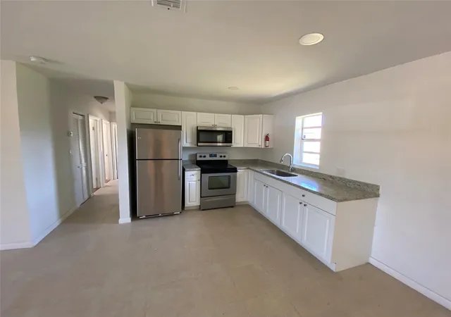 3rd image of 1654 43Rd St, West Palm Beach, FL 33407 | MLS# F10505615