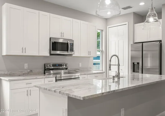 4th image of 181 Ferguson St Se, Palm Bay, FL 32909 | MLS# R11093809