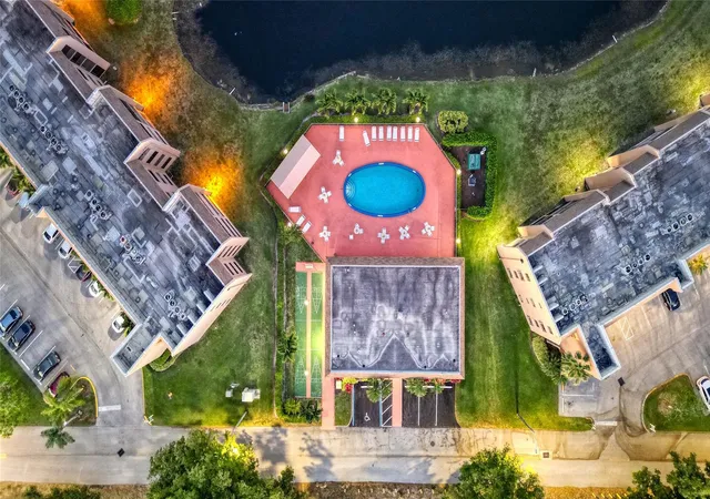 2nd image of 10433 Sunrise Lakes Blvd, Sunrise, FL 33322