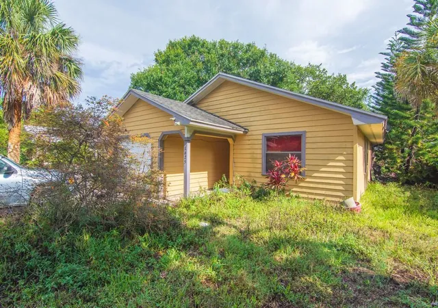 Homes for sale in Vero Beach, FL | 3625 2nd Ln, Vero Beach, FL 32968 | MLS# R11094547