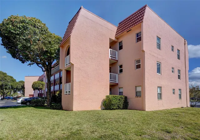 Homes for sale in Sunrise, FL | 9440 Sunrise Lakes Blvd #312, Sunrise, FL 33322 | MLS# F10506386