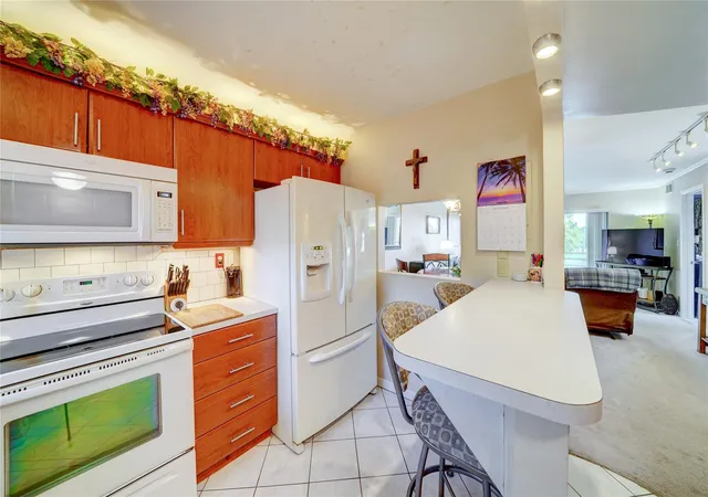 Homes for sale in Sunrise, FL | 9440 Sunrise Lakes Blvd #312, Sunrise, FL 33322 | MLS# F10506386