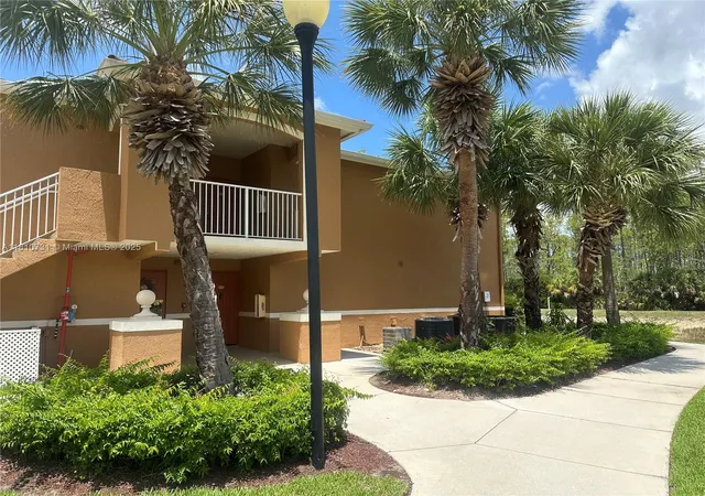 4th image of 1875 Florida Clb Dr, Naples, FL 34112
