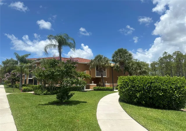 5th image of 1875 Florida Clb Dr, Naples, FL 34112